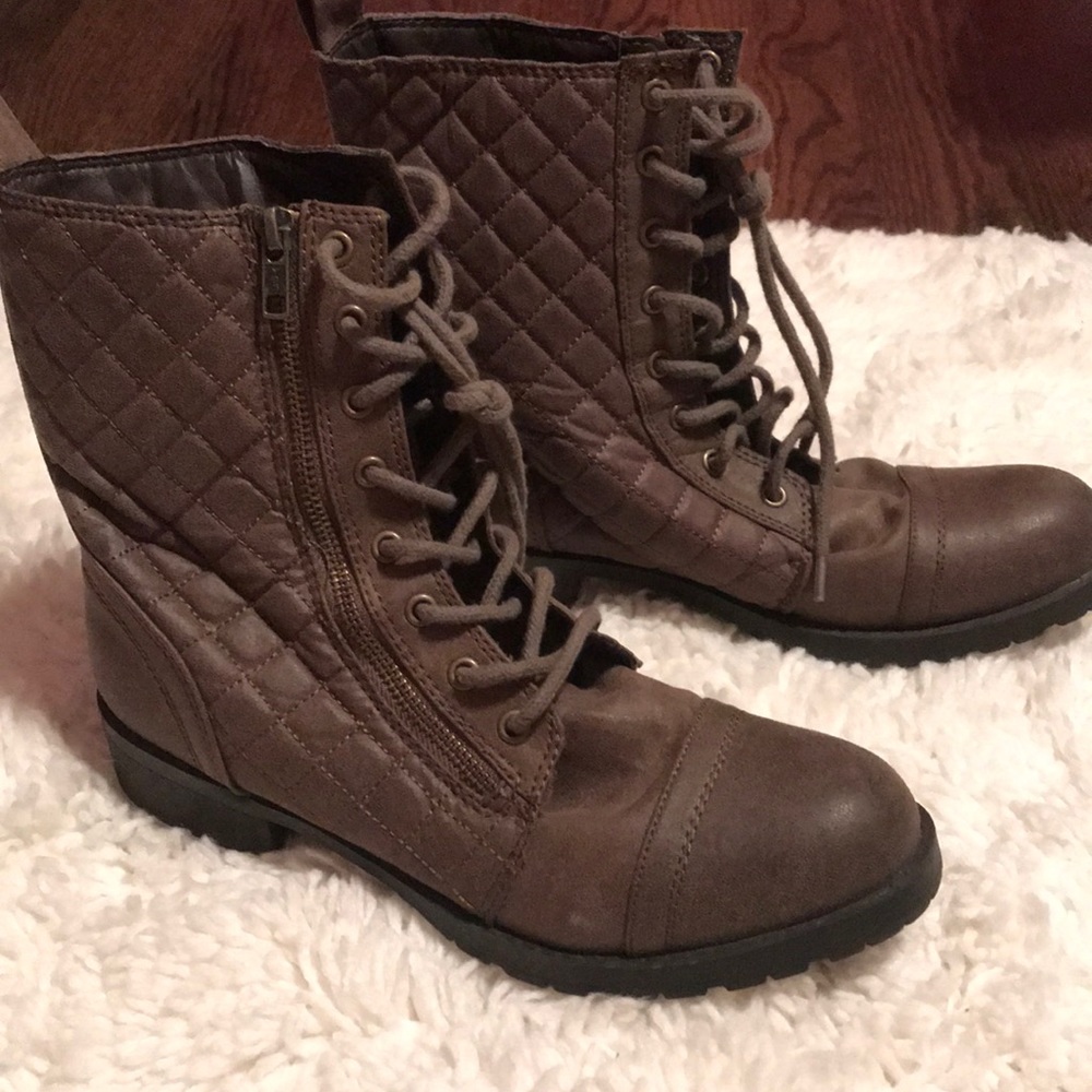 Combat boots